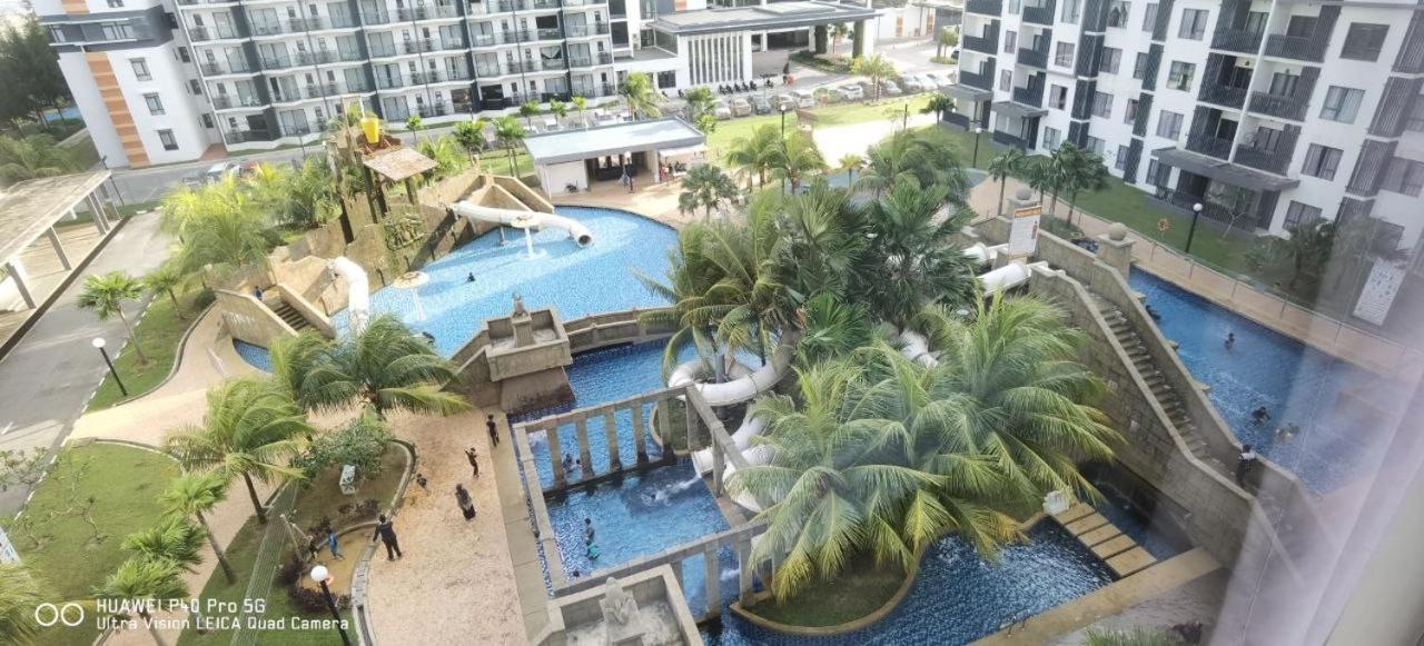 Pool View + Water Theme Park @swiss Garden Apartment